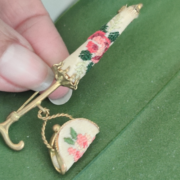 Vintage Retro Parasol and Lady's Purse Brooch w/ Petit Point Embroidery - Picture 9 of 13